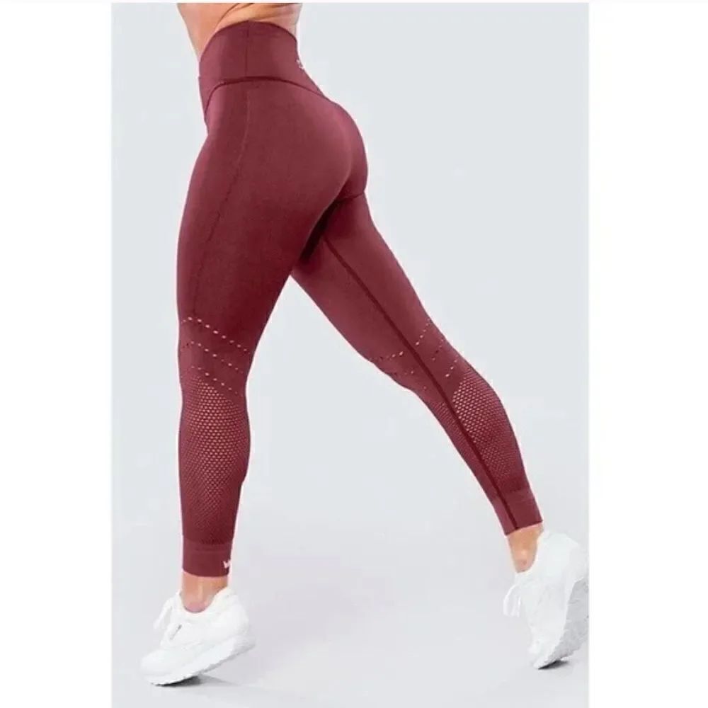 NWT Shefit Black Cherry Crossover Seamless Mesh Leggings Size Medium - Picture 2 of 11